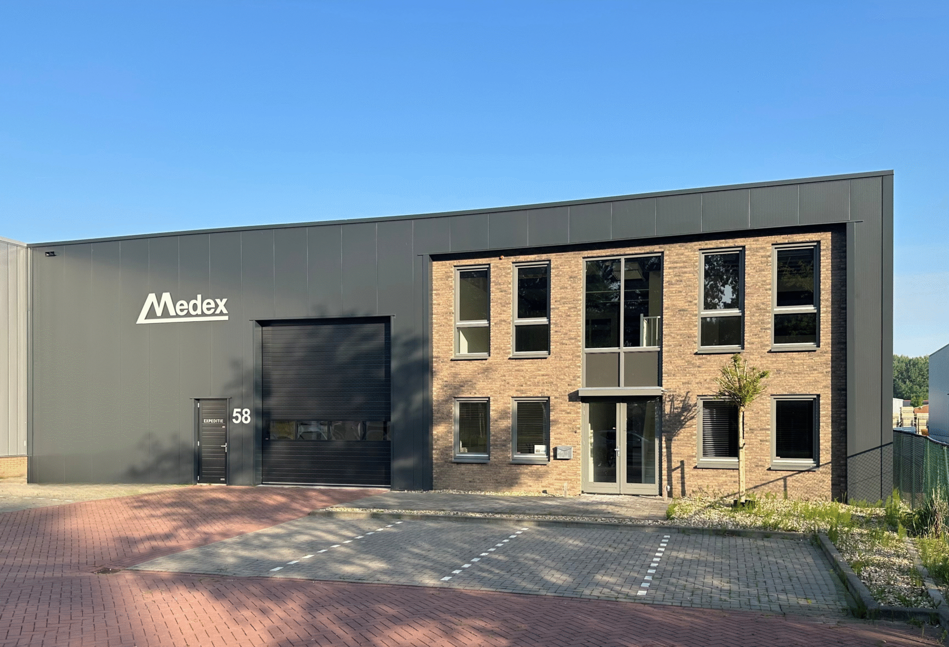 De buiten kant van het pand van Medex